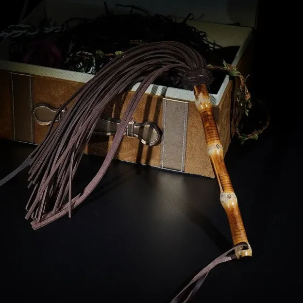 Bamboo & Leather Flogger - image 2