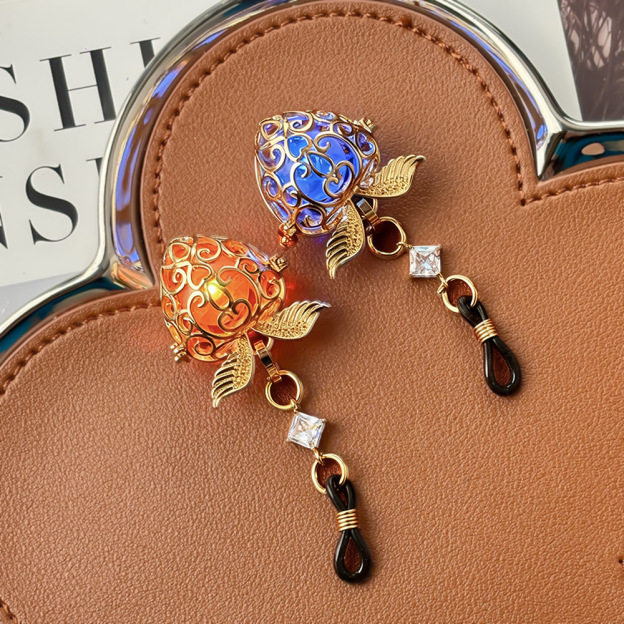 Heart-shaped Bell Nipple Clamp - Glowing - image 3