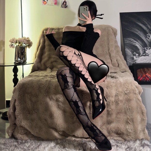 Sweet Rose Fantasy – Lace Trim Fishnet Suspender Stockings-WeLovePlugs