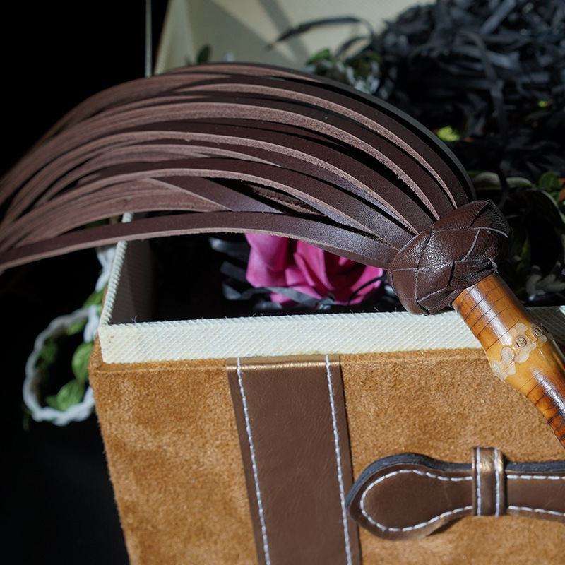 Bamboo & Leather Flogger - image 3