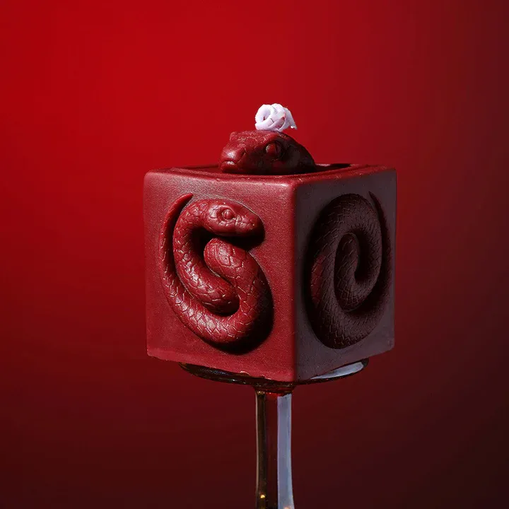 Square Snake Sensual Candle – Geometric Low-temperature - Red - image 4