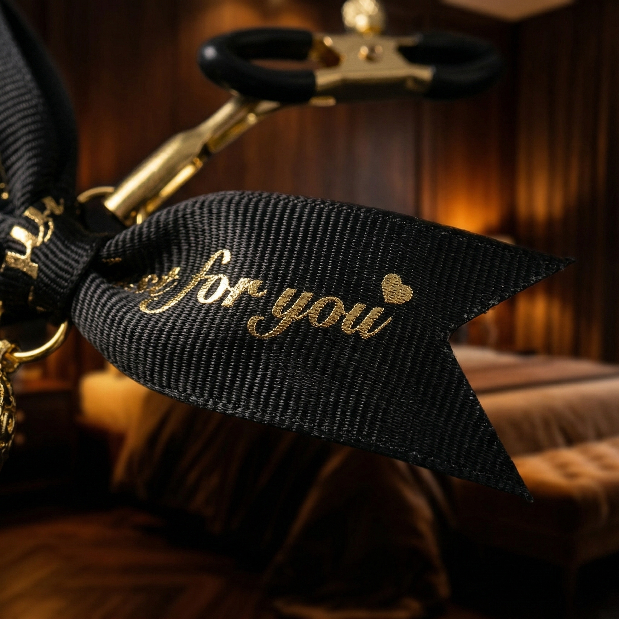 Metal Alligator Clamp Set with Bells & Bow Accents - image 4