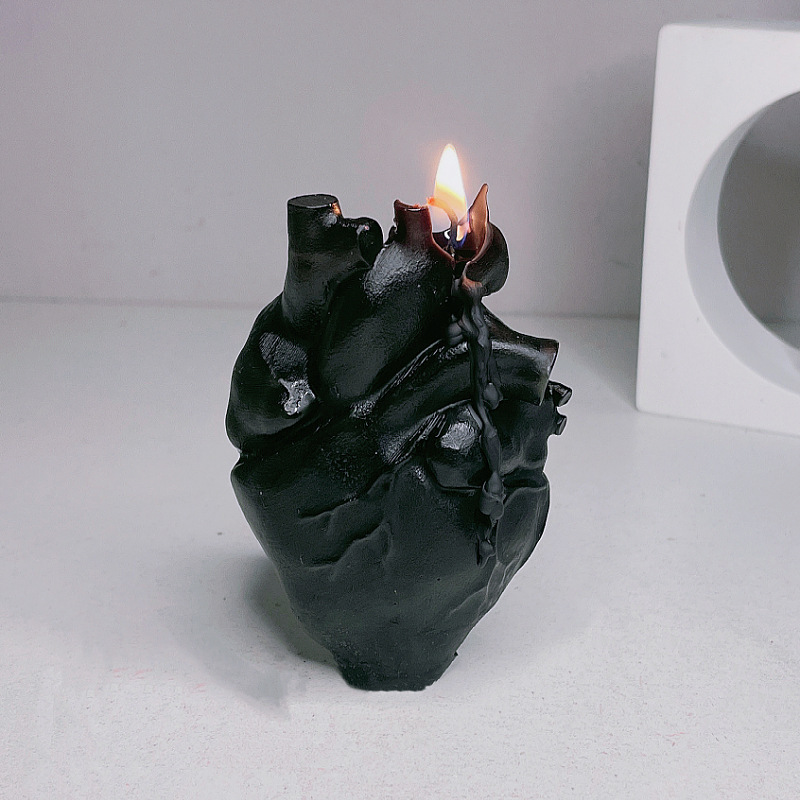 Heart-Shaped Scented Candle - image 2