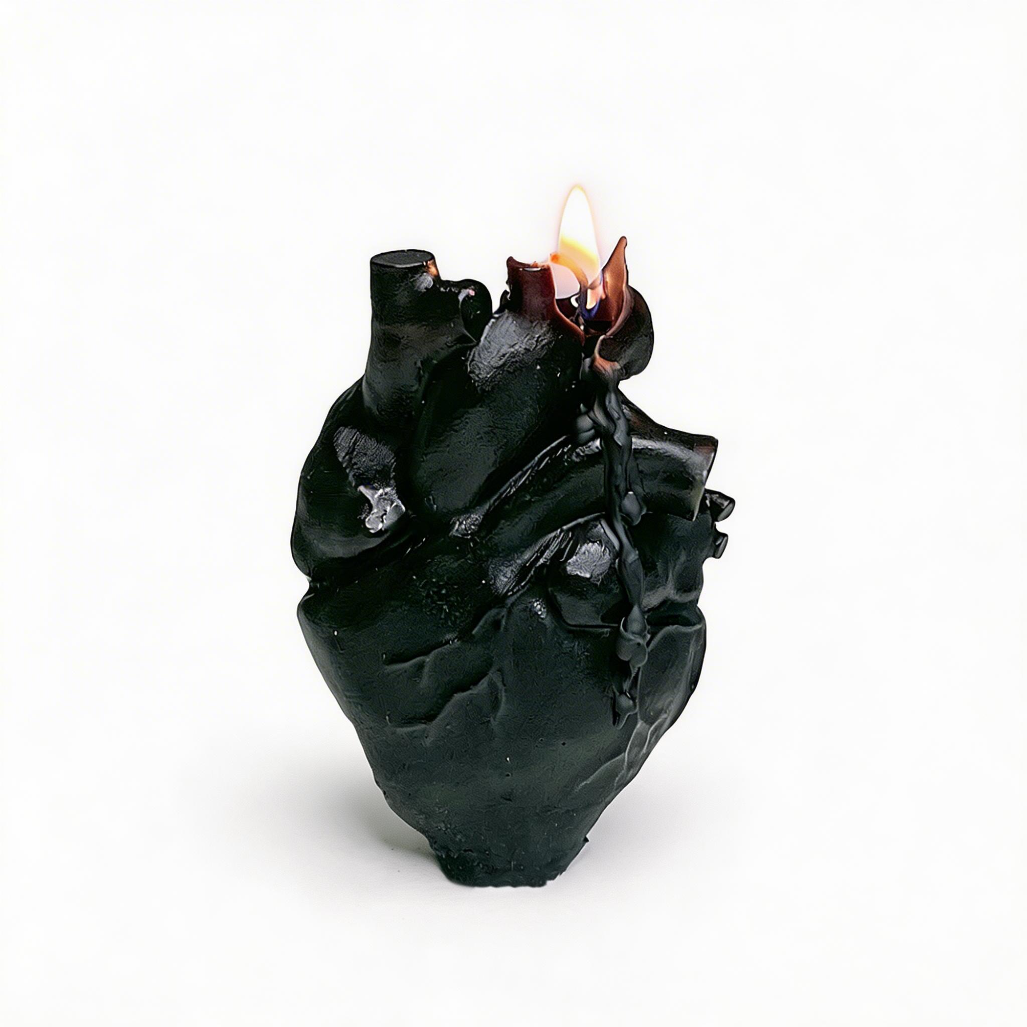 Heart-Shaped Scented Candle - Black - image 1