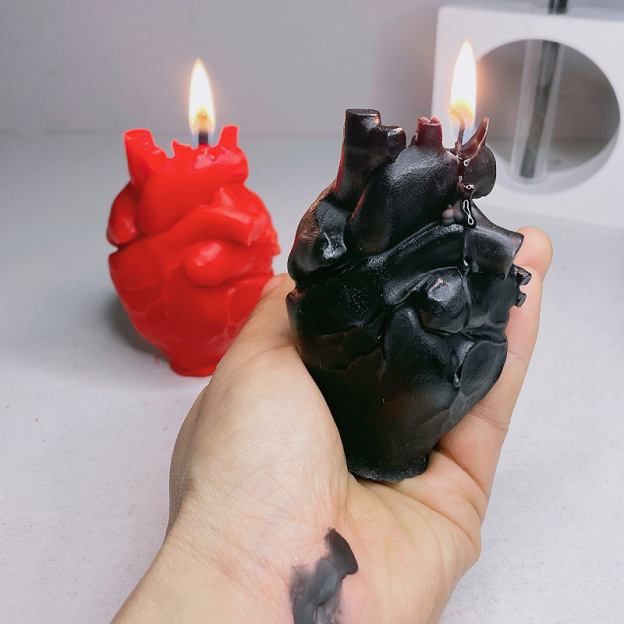 Heart-Shaped Scented Candle - image 5