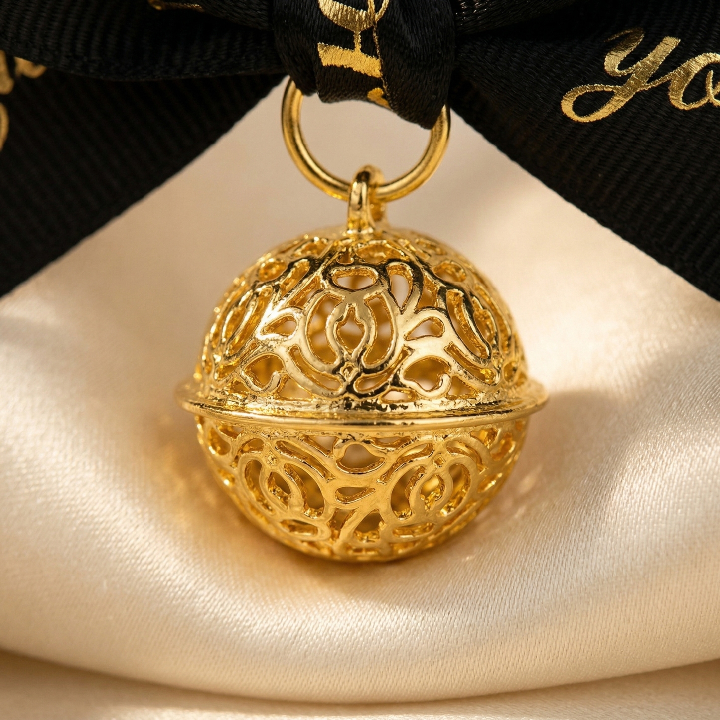 Metal Alligator Clamp Set with Bells & Bow Accents - image 7