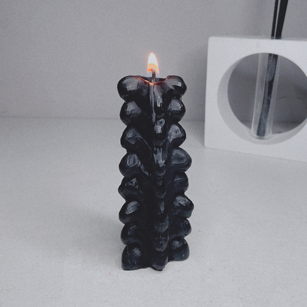 Spine-shaped Scented Candle - image 2