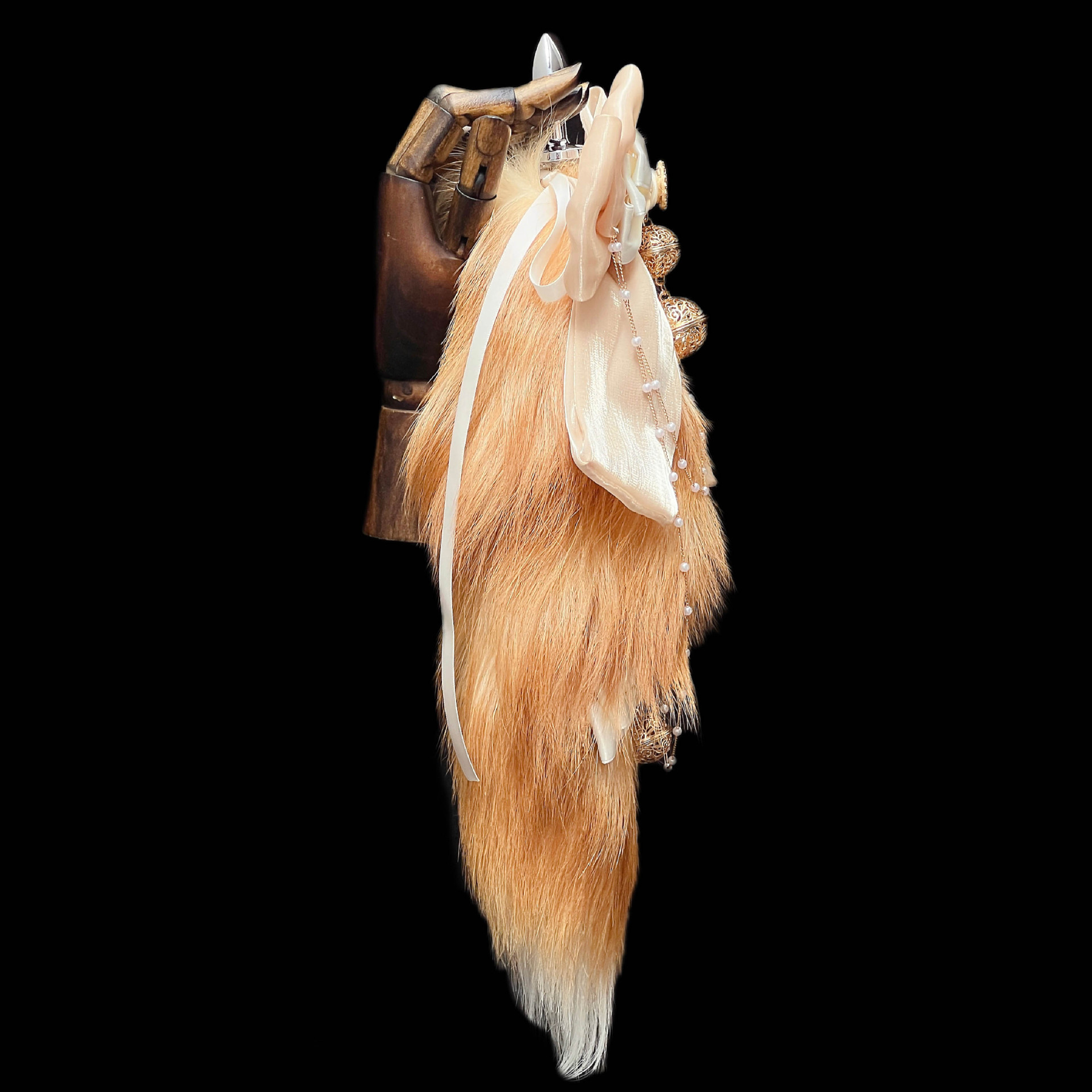 Luxury Fox Tail Plug Set – 15.7" Soft Gold Tail with Detachable Bow Details - image 4