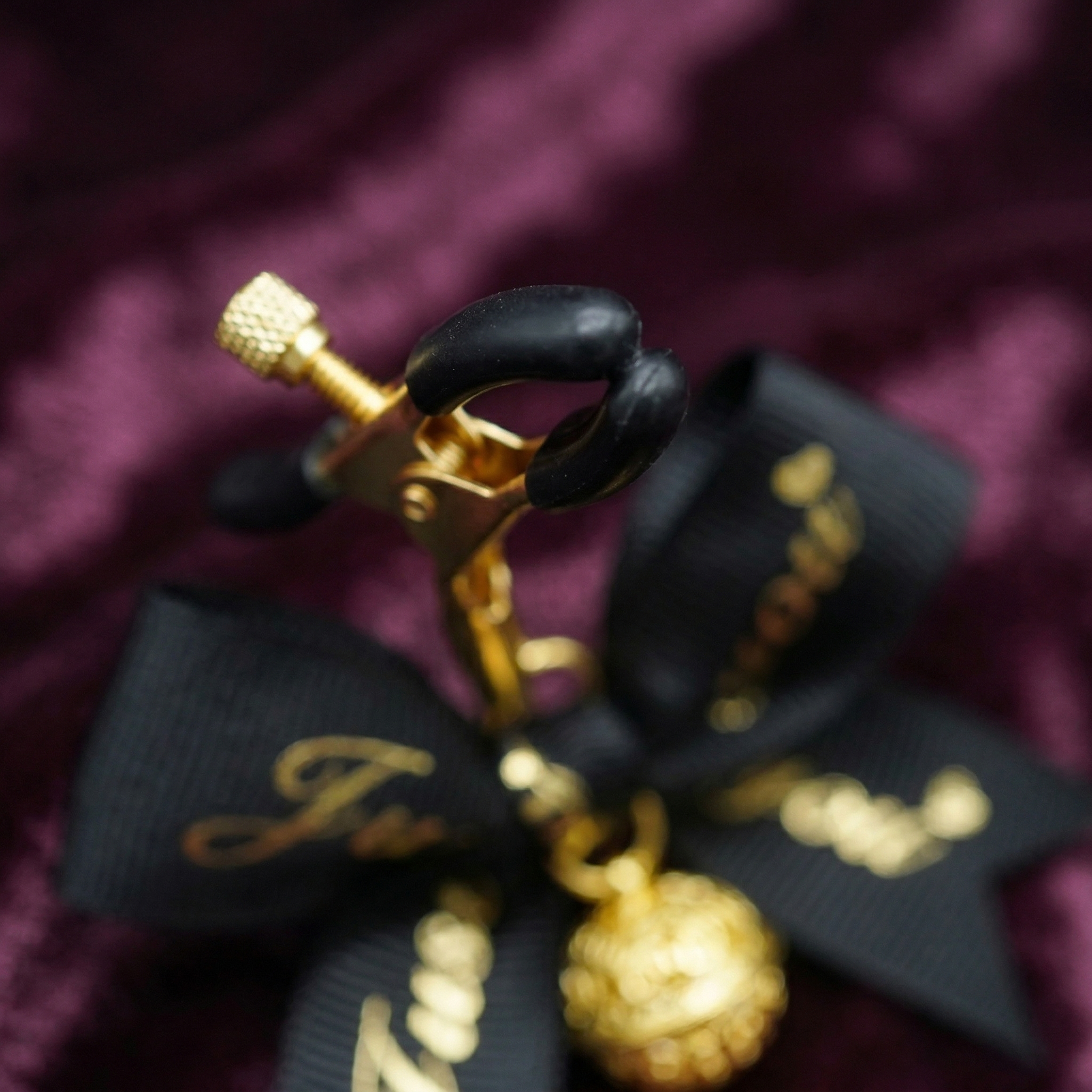 Metal Alligator Clamp Set with Bells & Bow Accents - image 6