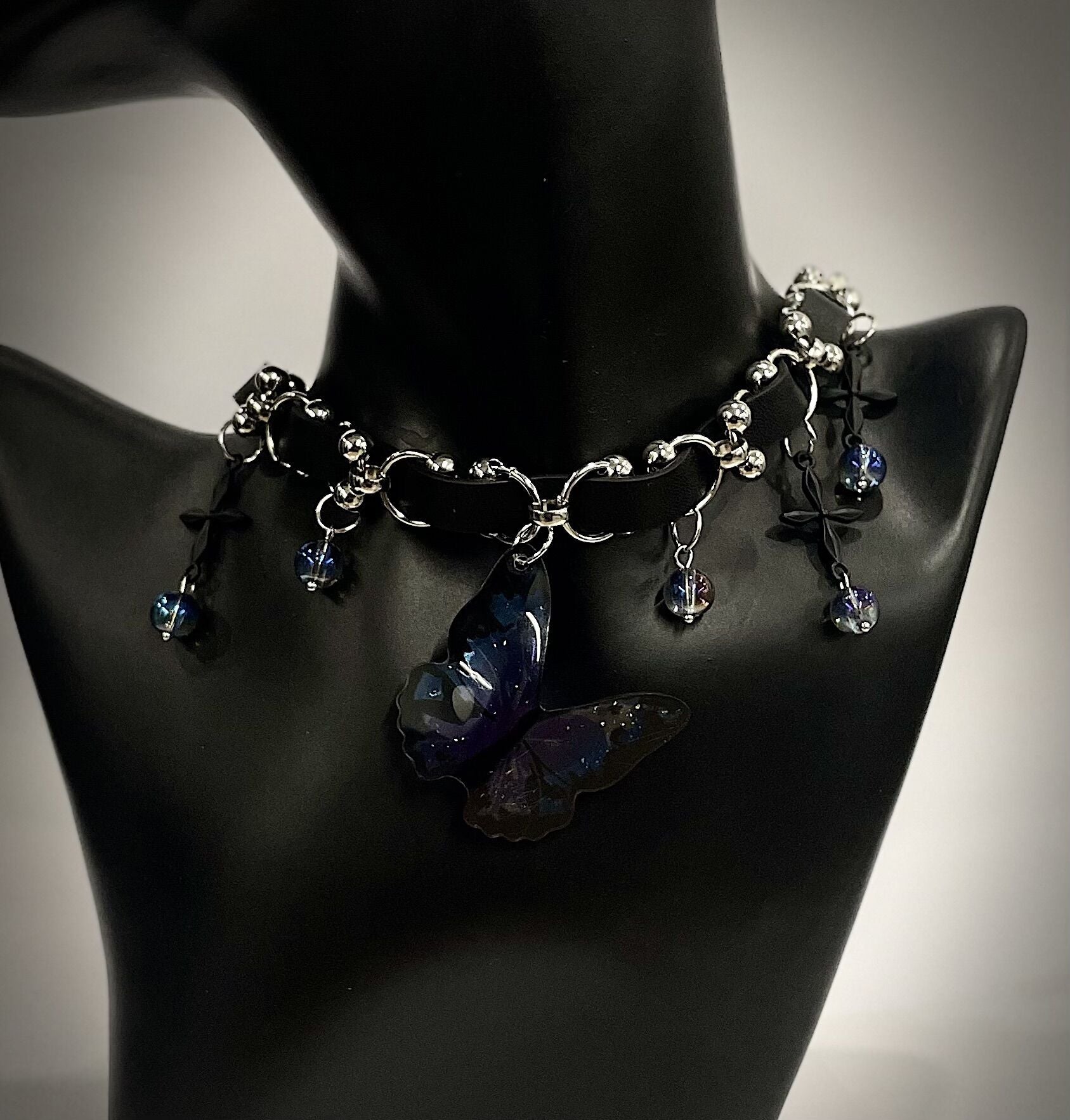 Fashion butterfly style leather necklace, made of high-quality leather, comfortable to wear, adjustable, couple accessories