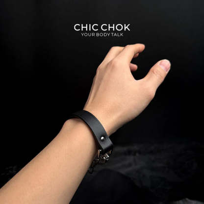 CHICCHOK Breathless Handchain - CHICCHOK