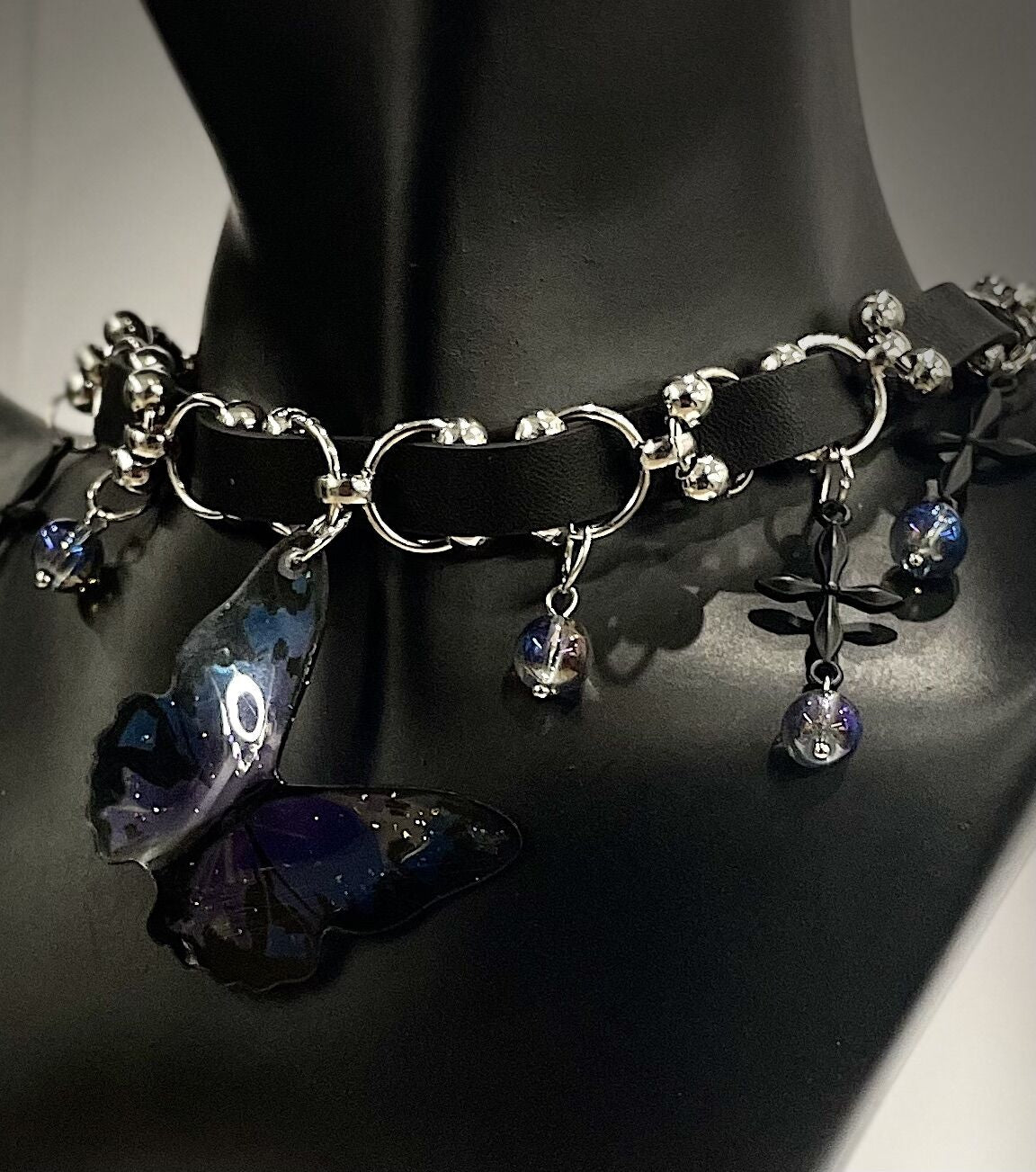 Fashion butterfly style leather necklace, made of high-quality leather, comfortable to wear, adjustable, couple accessories