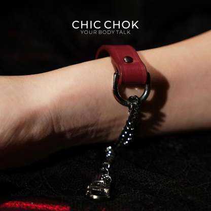 CHICCHOK Breathless Handchain - CHICCHOK