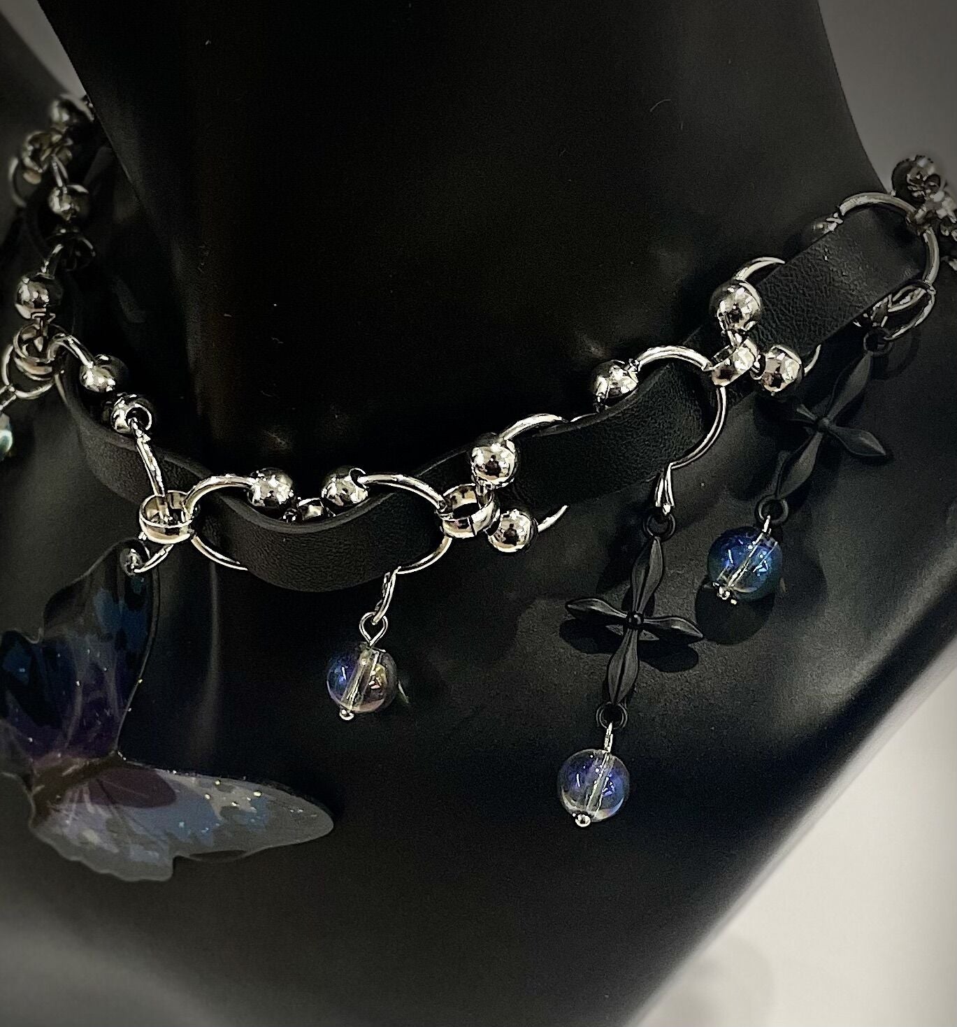 Fashion butterfly style leather necklace, made of high-quality leather, comfortable to wear, adjustable, couple accessories