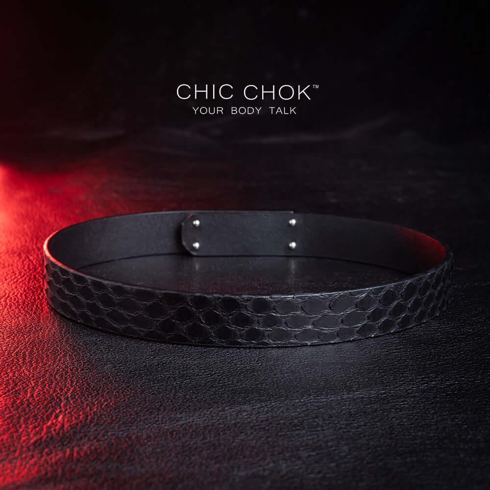 CHICCHOK [Aphrodite] - Black Python Fritillaria Front Closure Fashion Non-adjustable Choker - CHICCHOK