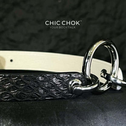 The chicchok genuine leather collar is a combination of black and white leather, a stylish and personalized combination that highlights your individuality.