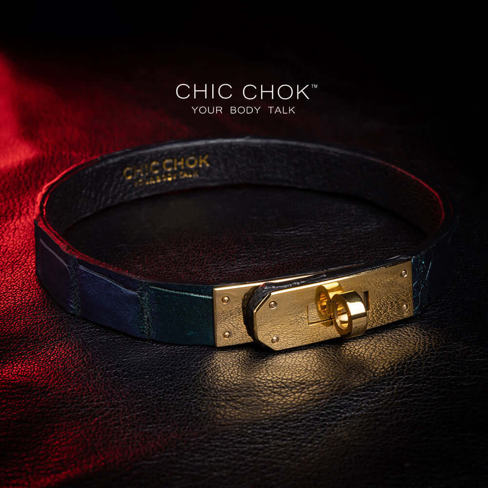 Deep green color, purple shimmering, large scale of the alligator hide, elegant gold locking buckle design, which can have a lock to lock up the collar. Lamb hide inside, friendly touching skin.