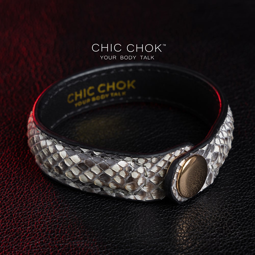 chicchok fashion bracelet, white leather texture design, retro copper metal rivets, elegant and wild.