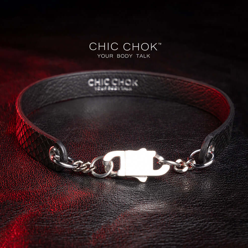 The chicchok black leather collar jewelry has a snakeskin texture on the surface, paired with silver chain and buckle details, showing a combination of elegance and personality.