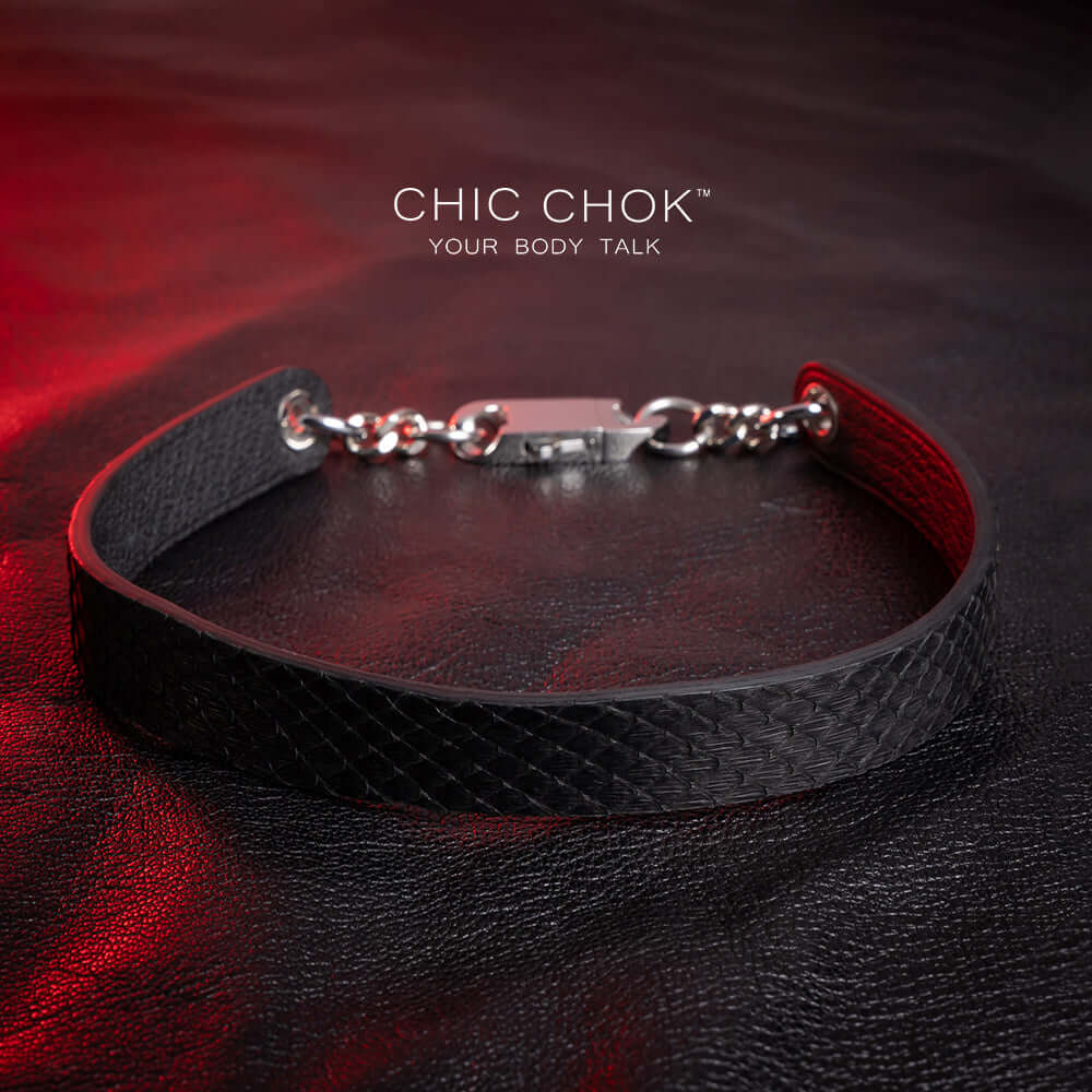 The chicchok black leather collar jewelry has a snakeskin texture on the surface, paired with silver chain and buckle details, showing a combination of elegance and personality.