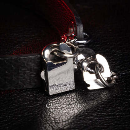 The chicchok black leather collar jewelry has a snakeskin texture on the surface, paired with silver chain and buckle details, showing a combination of elegance and personality.