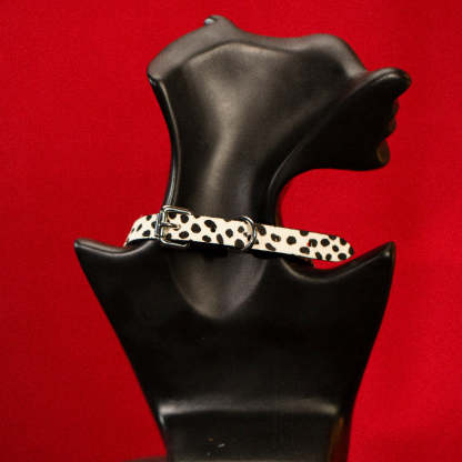 the creative design combines the soft texture of natural horsehair with vibrant colors, providing a visually striking and comfortable wearing experience.