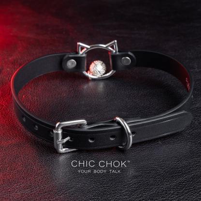 The Pleased Kitten( Black ) Collar chicchok collar with the leash buckle in front of the choker, to have better experience between couples.