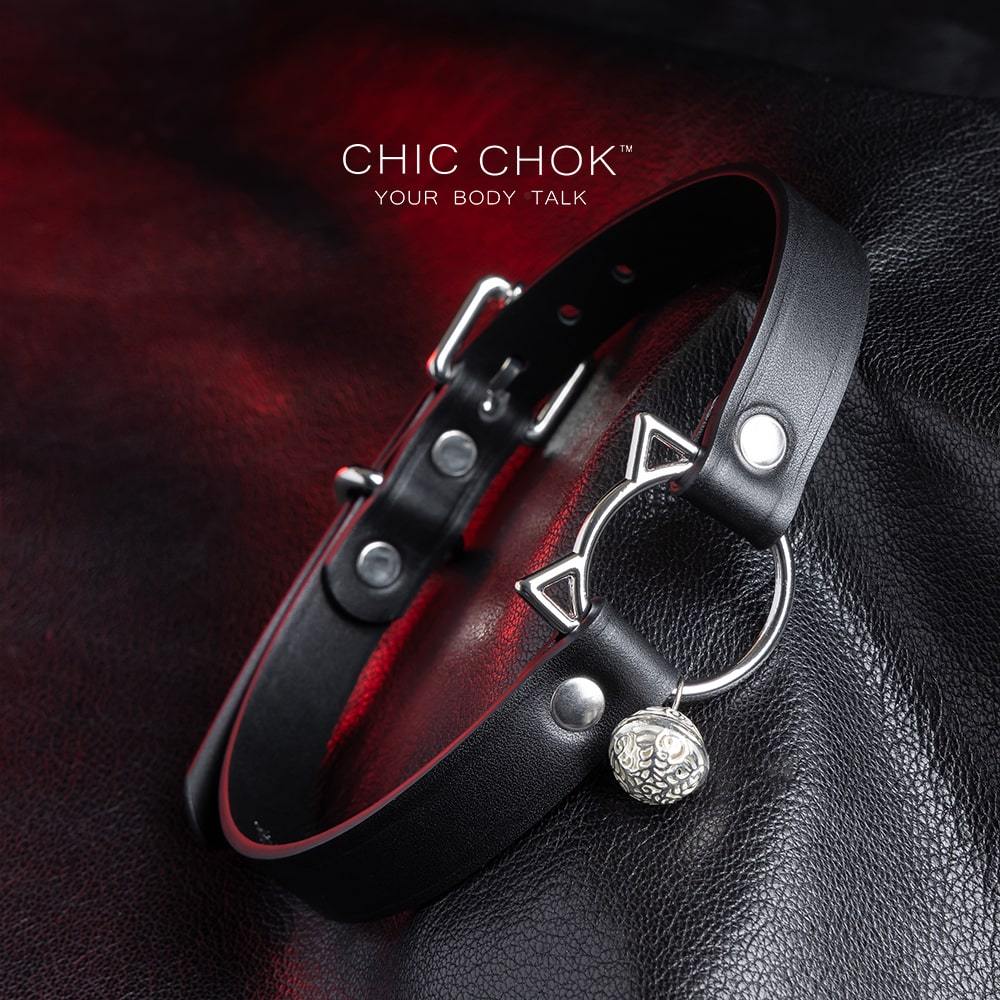 The Pleased Kitten( Black ) Collar chicchok collar with the leash buckle in front of the choker, to have better experience between couples.