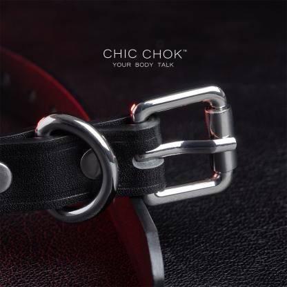 The Pleased Kitten( Black ) Collar chicchok collar with the leash buckle in front of the choker, to have better experience between couples.