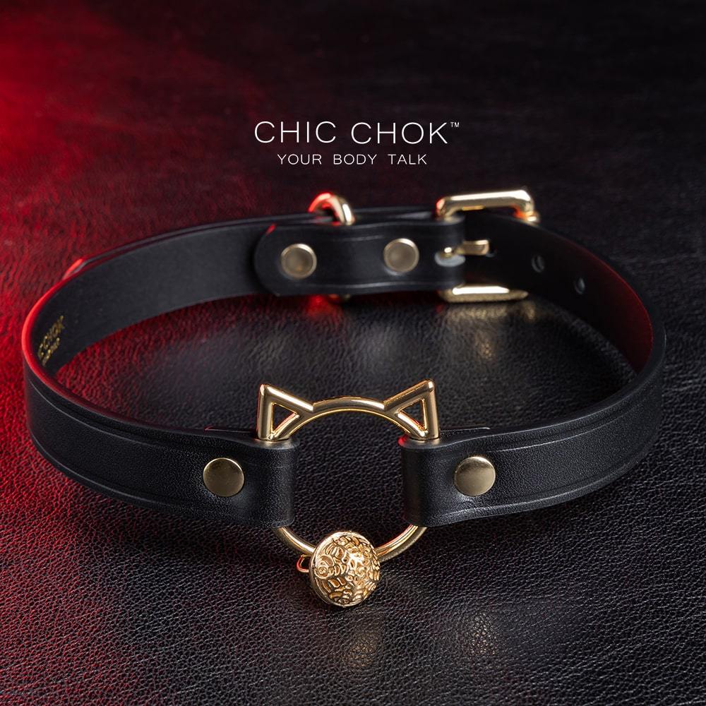 The Pleased Kitten( Black ) Collar chicchok collar with the leash buckle in front of the choker, to have better experience between couples.