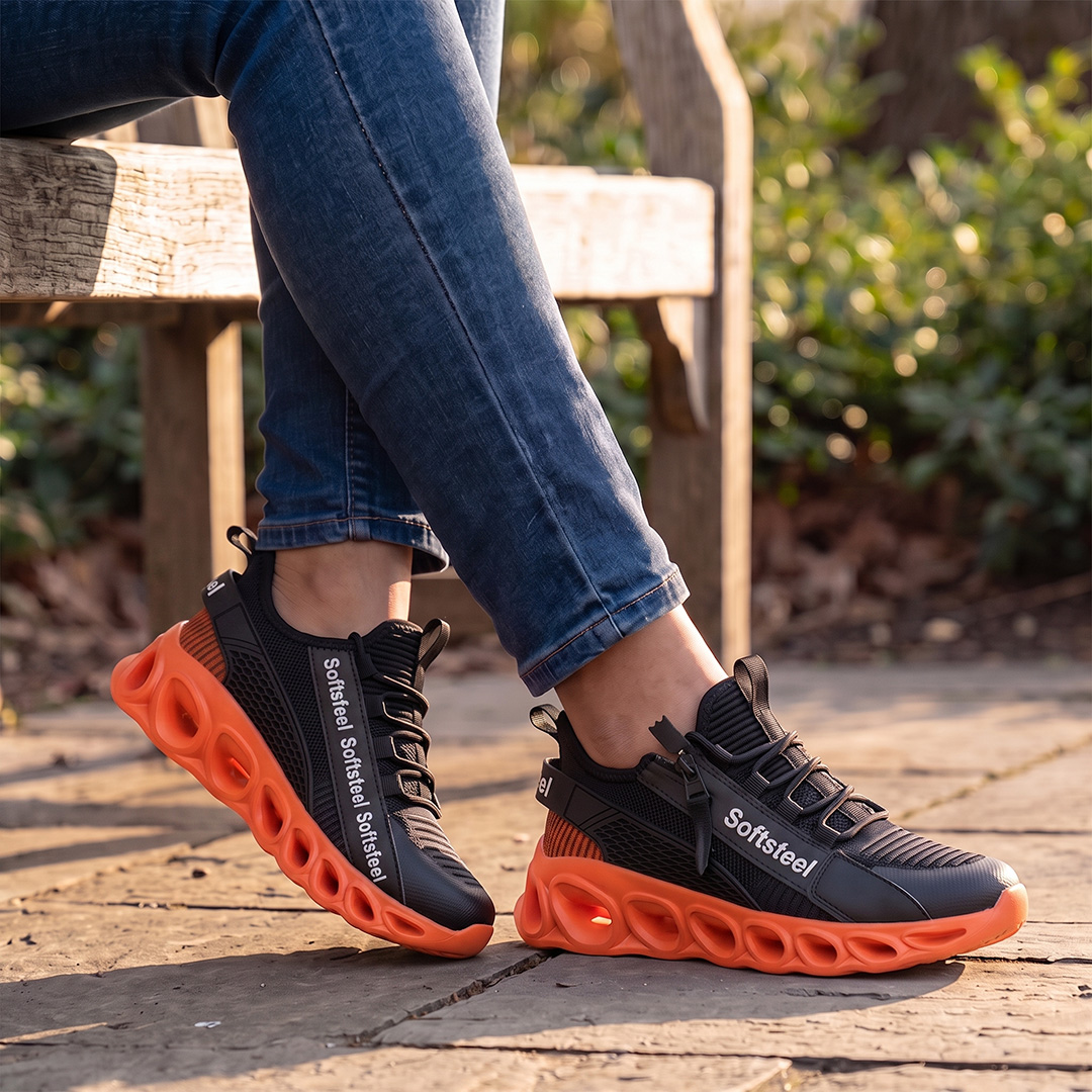 Men's Cloud Wanderer V7 - Black Orange