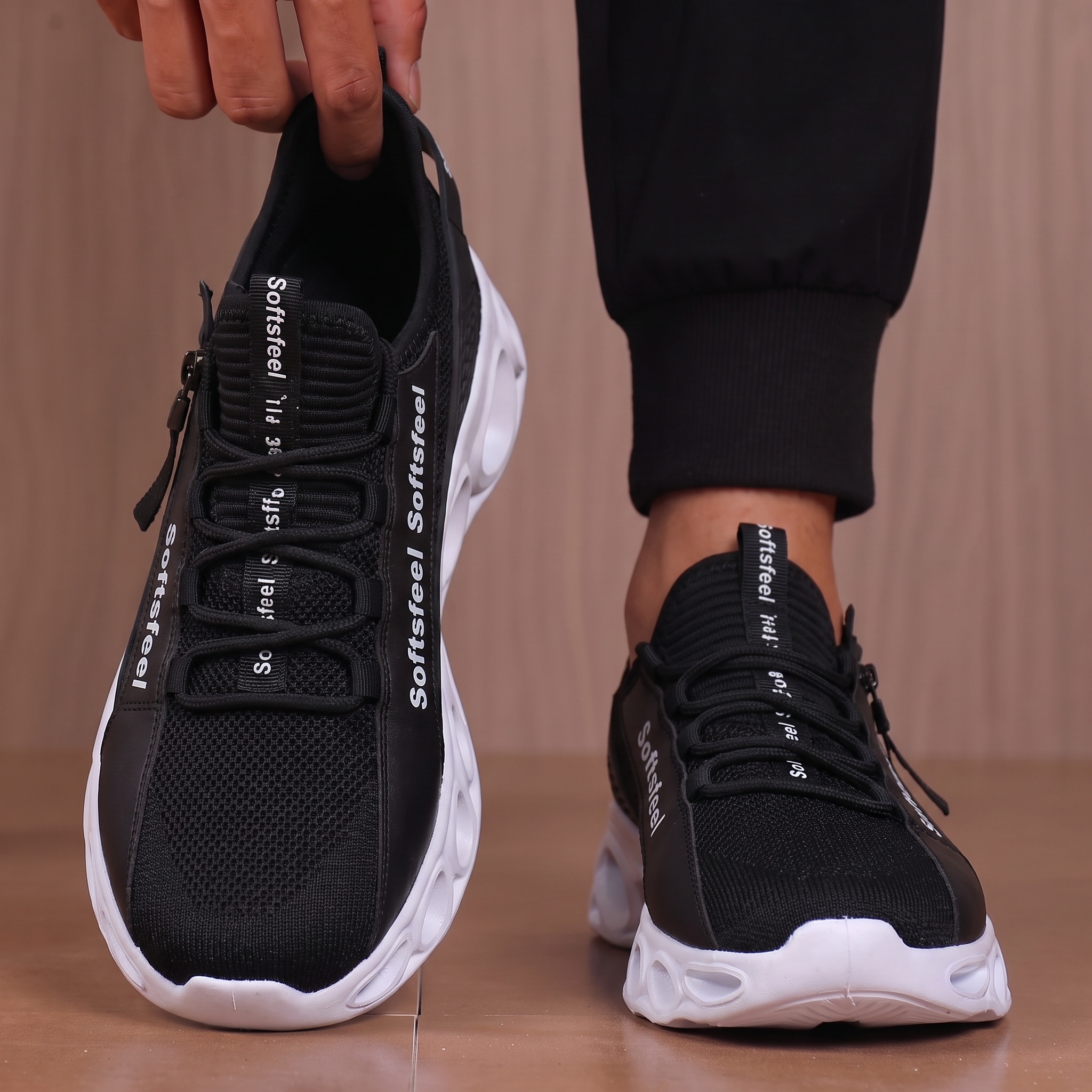 Men's Cloud Wanderer V7 - Black White