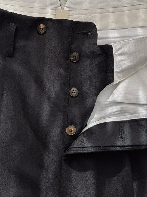 THE TAILORED PLEATED TROUSERS