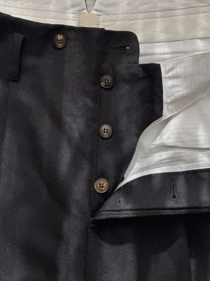 THE TAILORED PLEATED TROUSERS