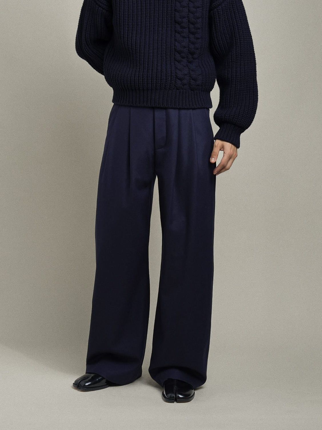 THE TAILORED PLEATED TROUSERS