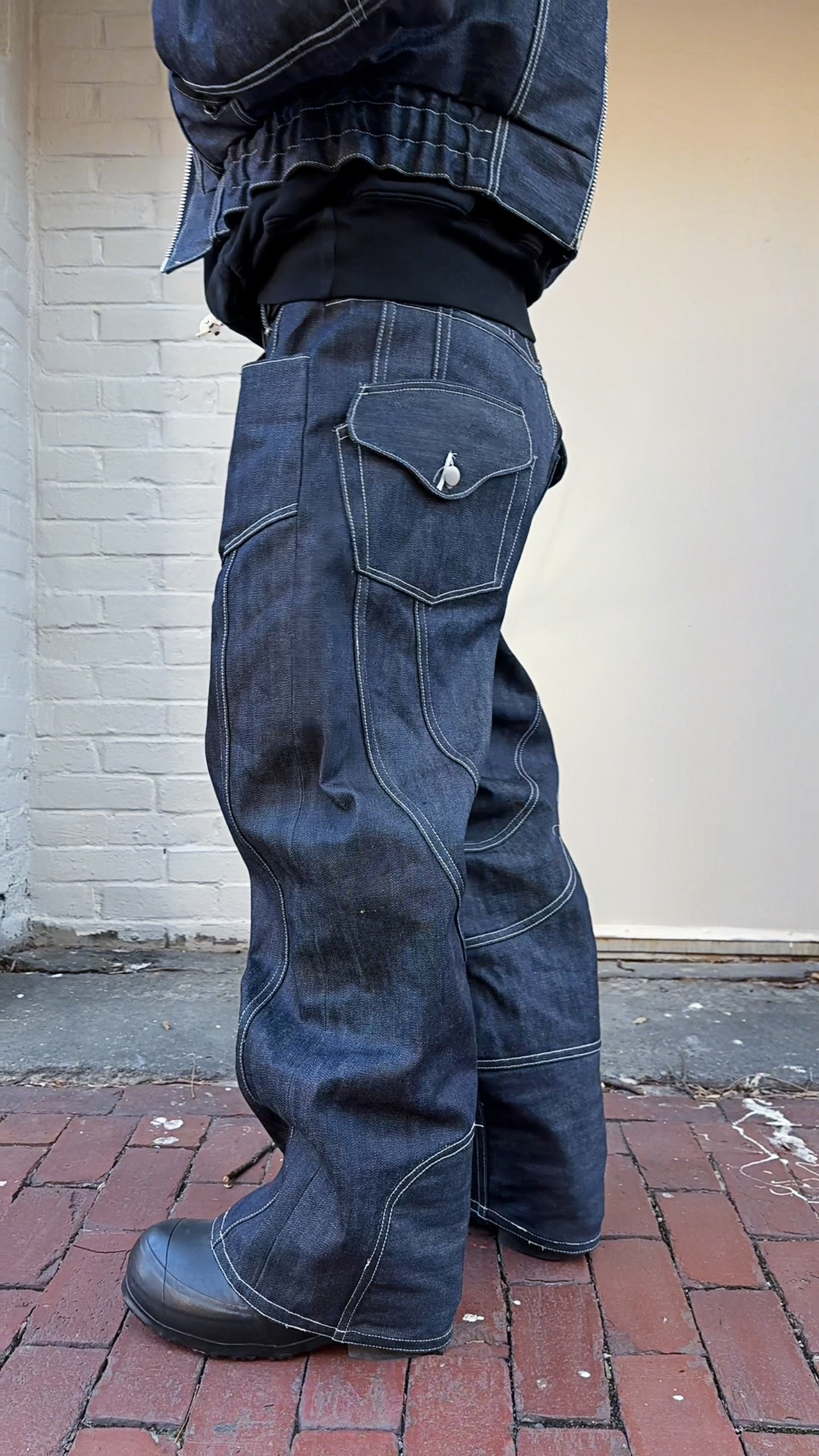 SPLIT-LINE DENIM BOMBER JEANS