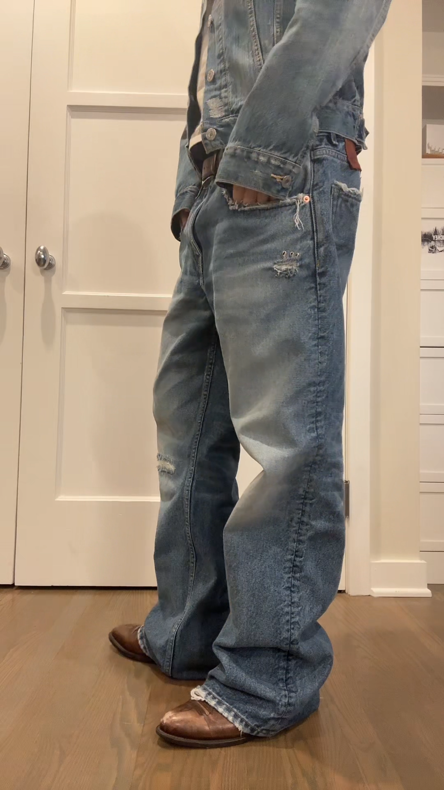 VINTAGE WASHED DISTRESSED DENIM