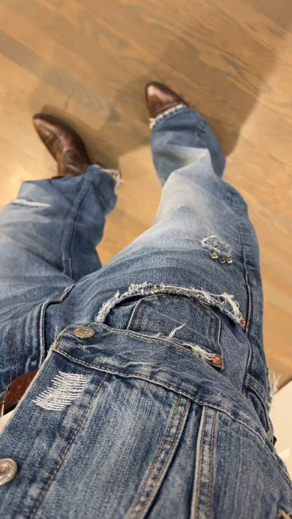 VINTAGE WASHED DISTRESSED DENIM