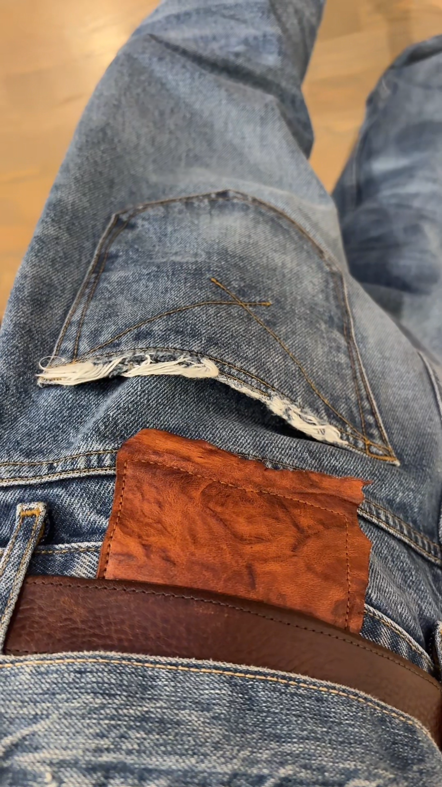 VINTAGE WASHED DISTRESSED DENIM