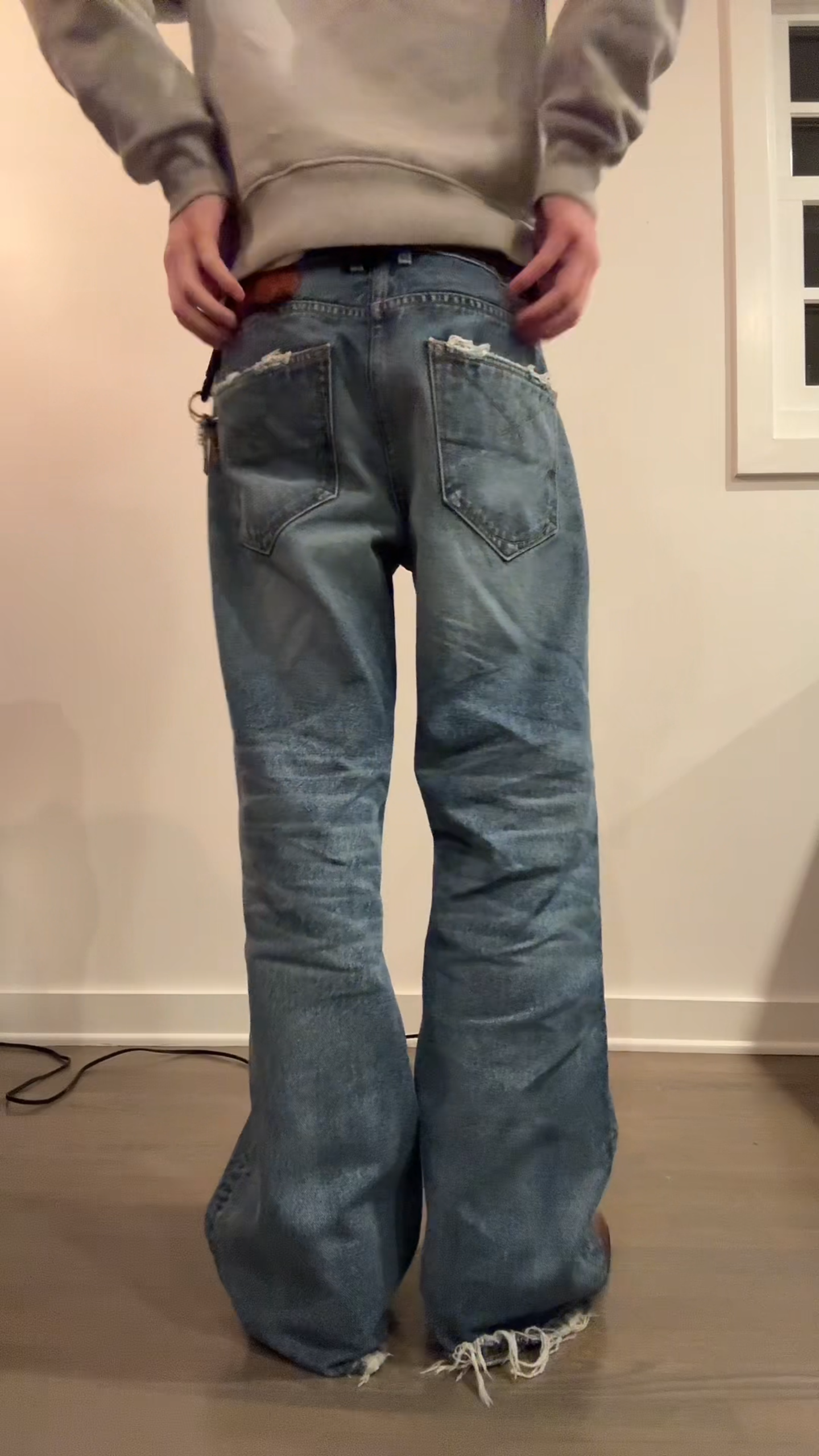 VINTAGE WASHED DISTRESSED DENIM