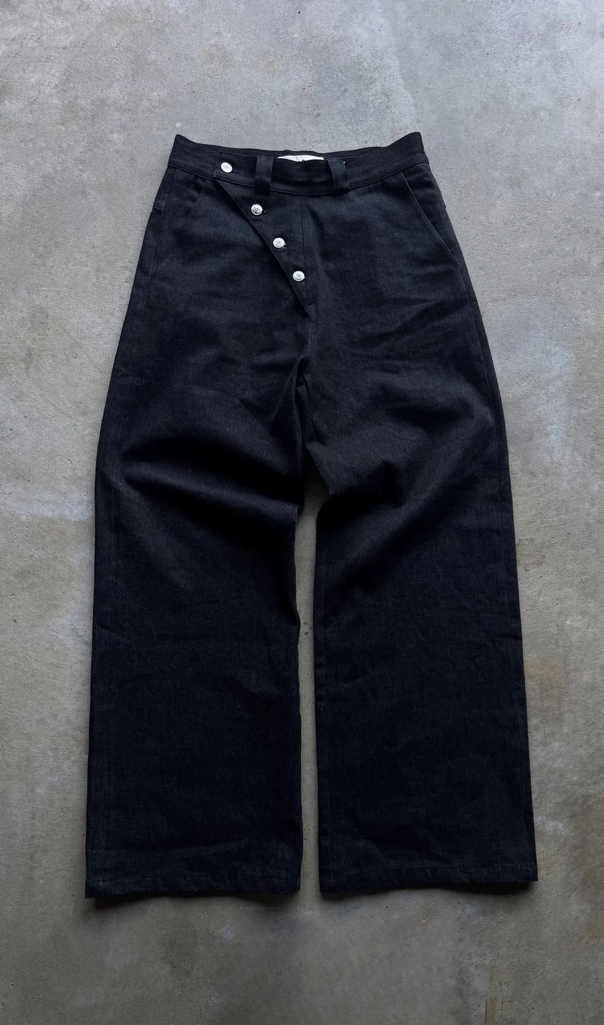 BLACK SELVEDGE DENIM