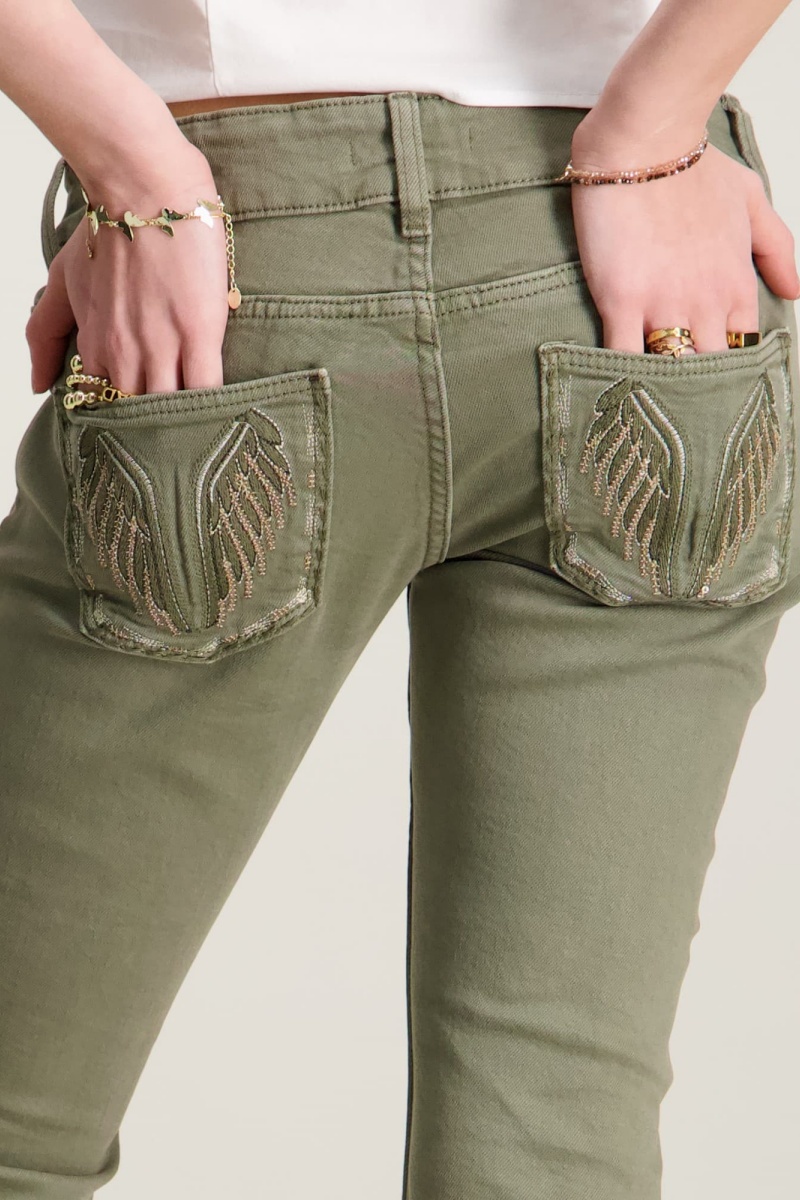 PLEATED FLARE JEANS