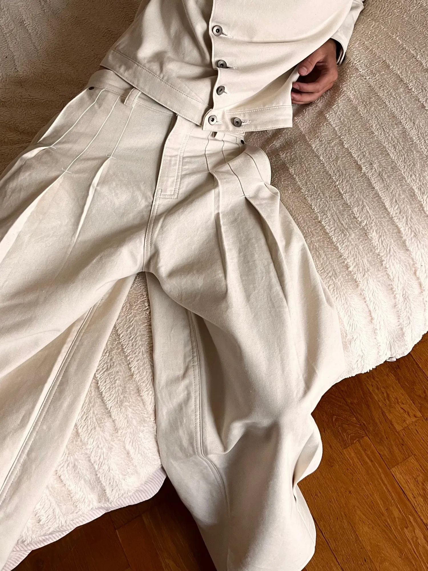 PLEATED TROUSERS