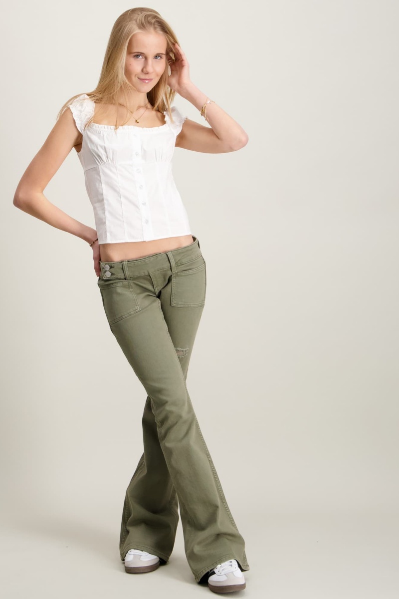 PLEATED FLARE JEANS