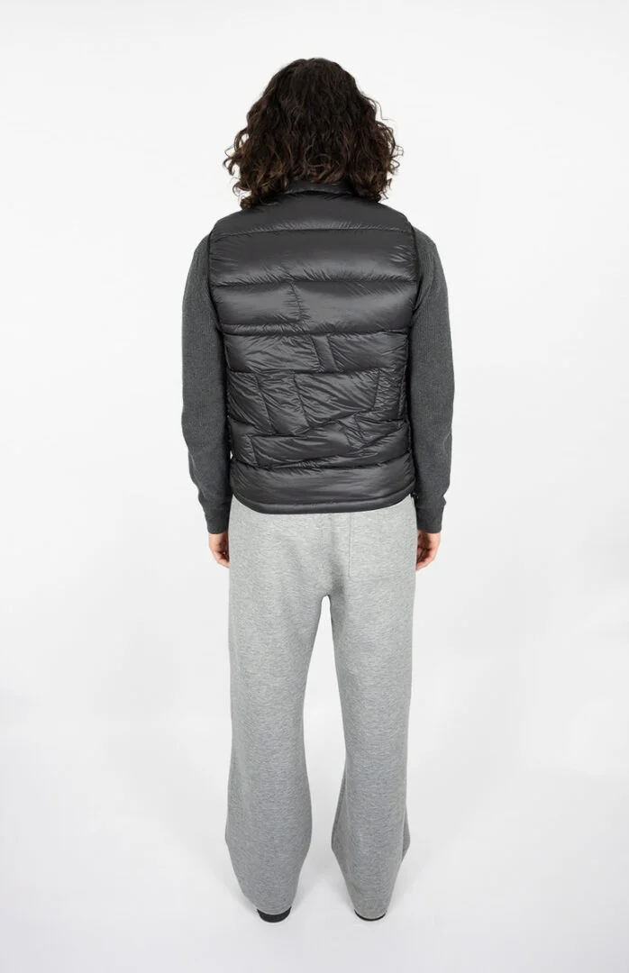 DOWN VEST