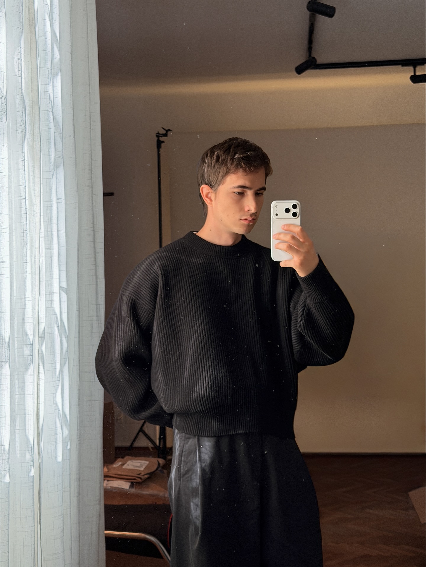 HEAVY RIBBED RELAXED KNIT SWEATER