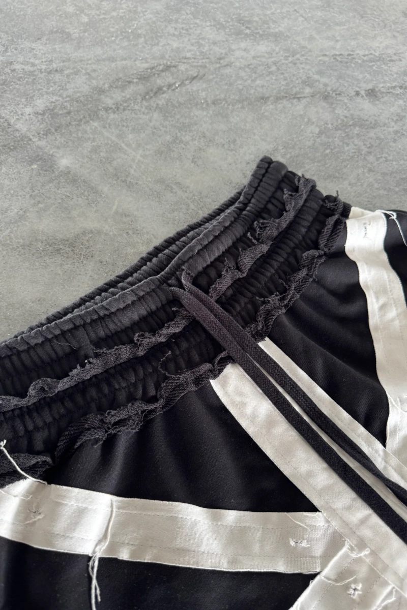 Double-waistband shorts with British-style elements