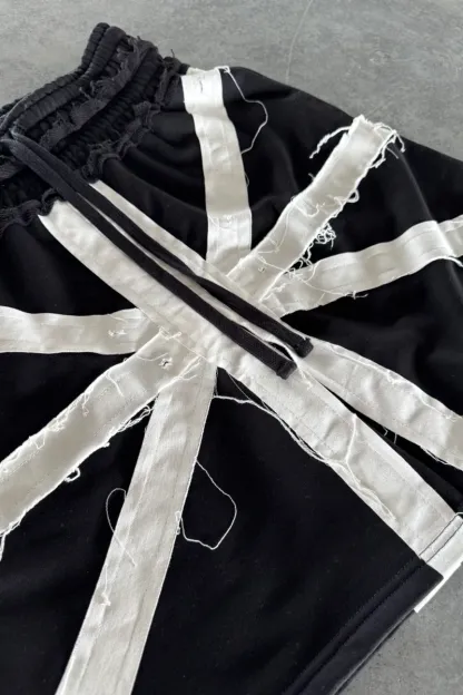 Double-waistband shorts with British-style elements