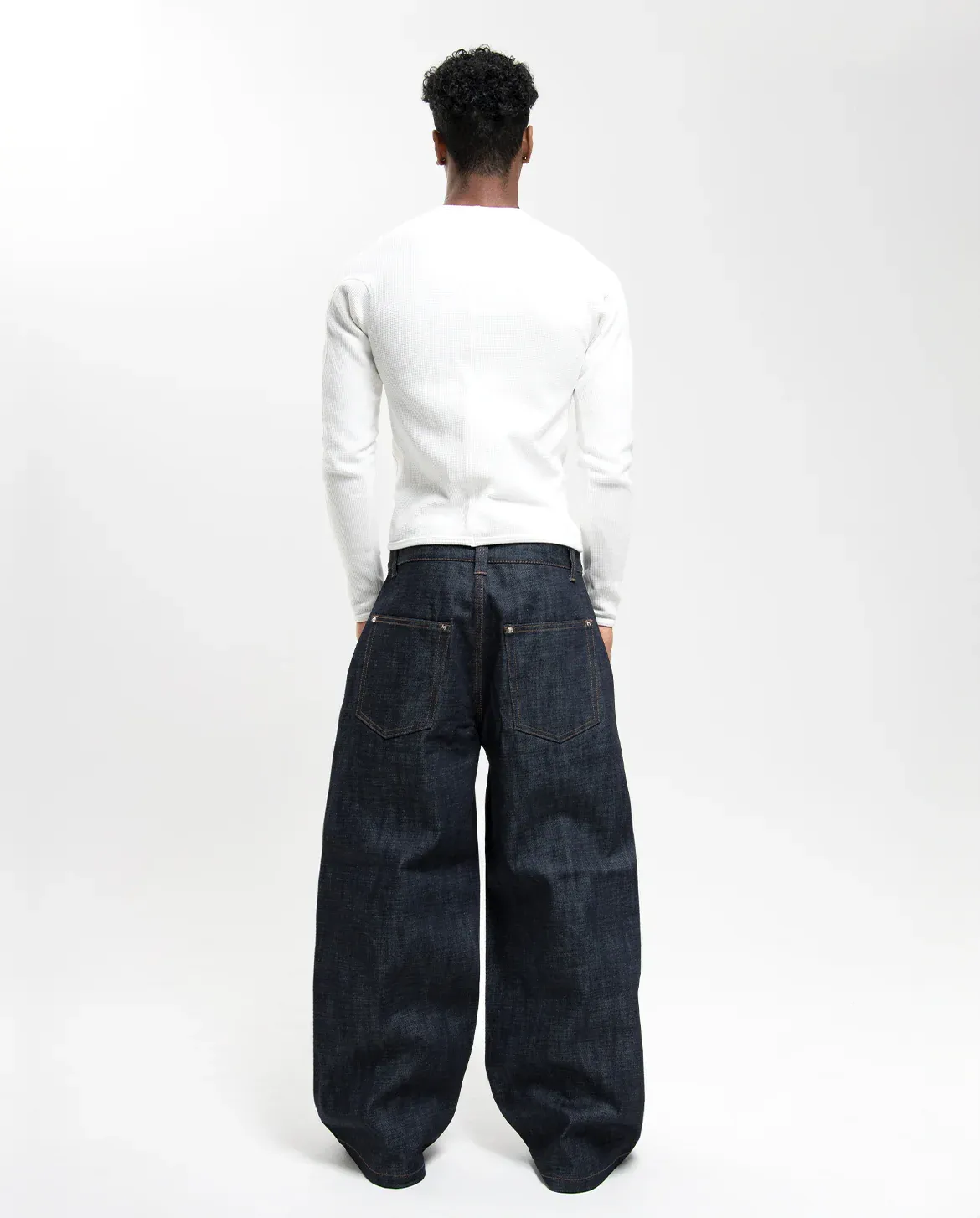 RAW SELVEDGE LOOSE FIT JEANS