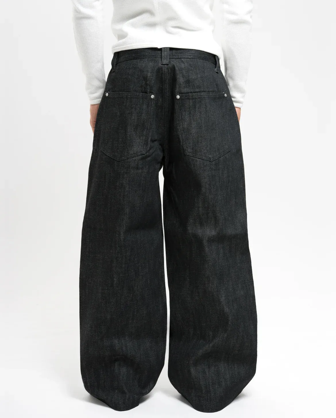 RAW SELVEDGE LOOSE FIT JEANS